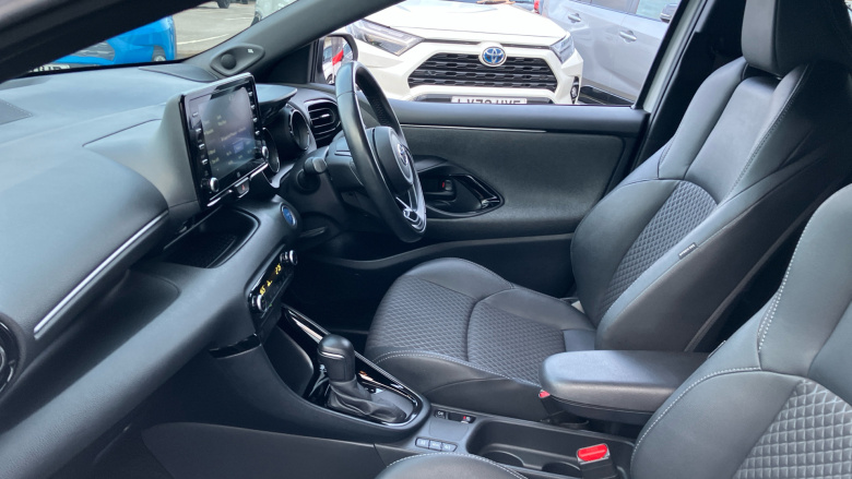 Toyota Yaris 1.5 Hybrid Dynamic 5dr CVT Hybrid Hatchback